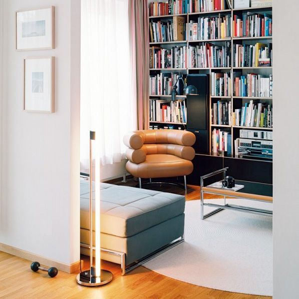 ClassiCon Tube Light Stehleuchte im Wohnzimmer