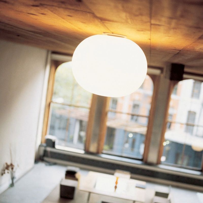 Glo-Ball C2 von Flos Deckenleuchte eingeschaltet Glo-Ball C2 von Flos Deckenleuchte eingeschaltet