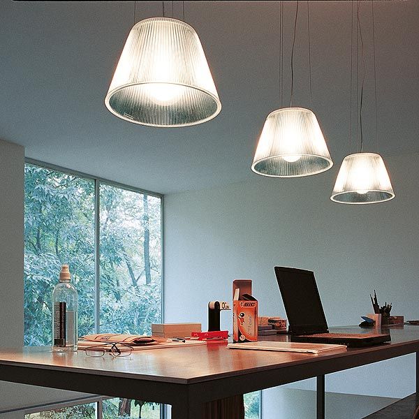 Flos Romeo Moon S1 Pendelleuchte eingeschaltet Flos Romeo Moon S1 Pendelleuchte eingeschaltet