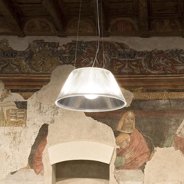 Flos Romeo Moon S2 Pendelleuchte eingeschaltet Flos Romeo Moon S2 Pendelleuchte eingeschaltet