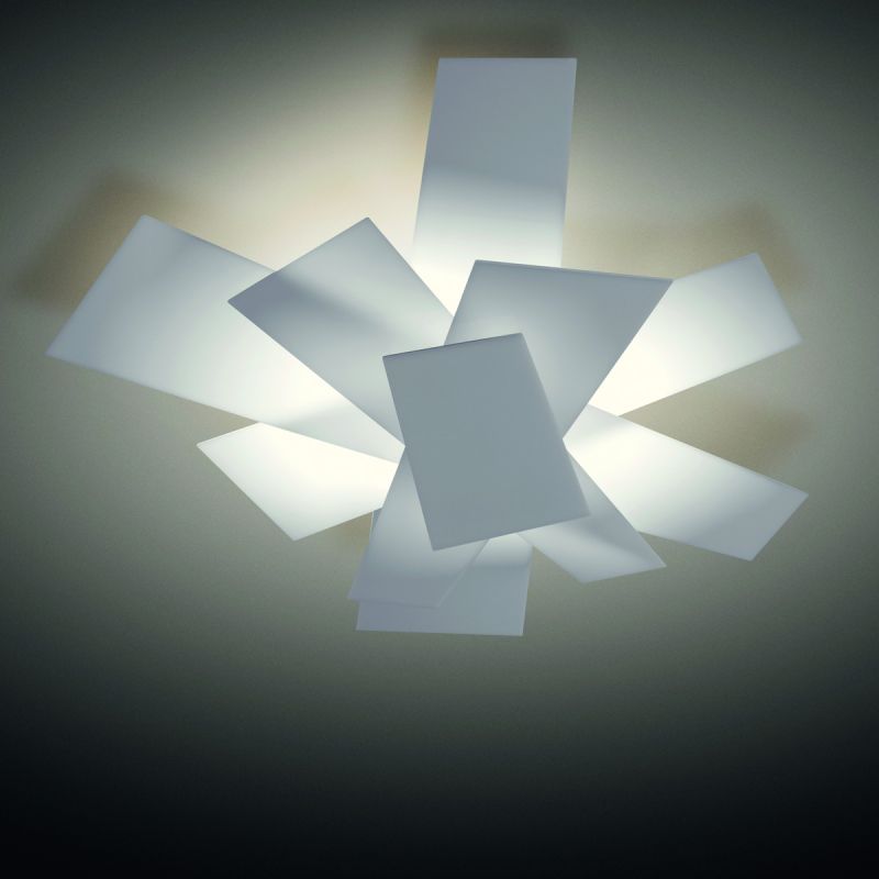 Deckenleuchte Foscarini Big Bang in weiß eingeschaltet