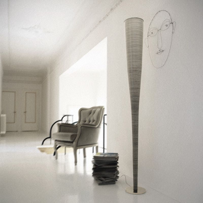 Standleuchte Foscarini Mite schwarz im Wohnraum / Flur
