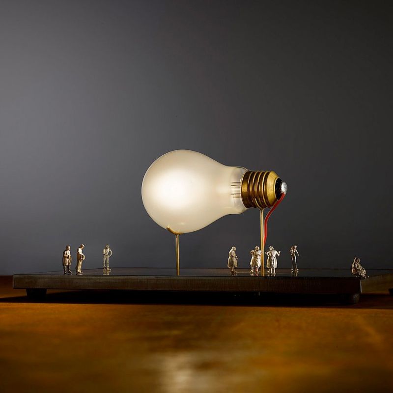 Ingo Maurer I Ricchi Poveri - Monument for a Bulb Ingo Maurer I Ricchi Poveri - Monument for a Bulb