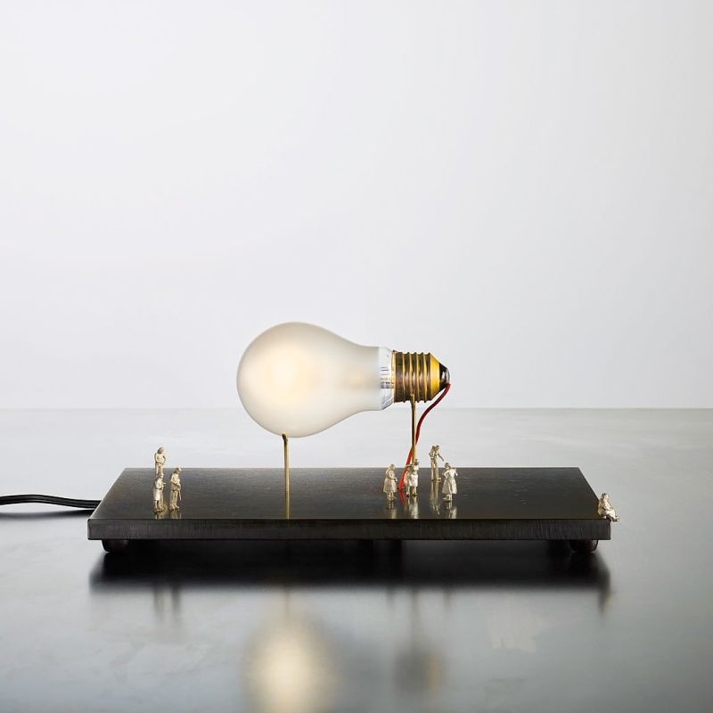 Ingo Maurer I Ricchi Poveri - Monument for a Bulb Ingo Maurer I Ricchi Poveri - Monument for a Bulb